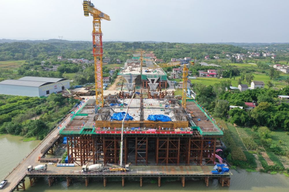 四川又现一世界之最！沱江大桥完成超高性能混凝土浇筑，创下桥梁建设新纪录!